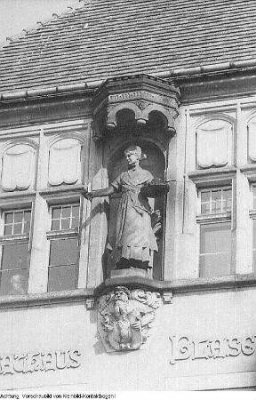 Dresden-Blasewitz, Rathaus. Figur der Gustel von Blasewitz, Aufnahme 1951
