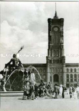 Berlin, Neptun-Brunnen und Rotes Rathaus