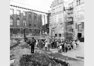 Grundsteinlegung zur Wiederherstellung des Neuen Museums
