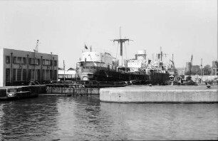 Antwerpen: Dock im Hafen
