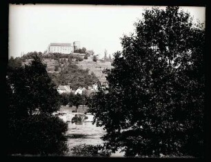 Ortsansicht mit der Tauenburg, Foto: Schuster Juli 1915