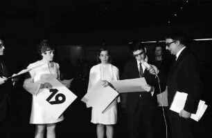 Freiburg: Stadthalle; Jugend beim Quiz