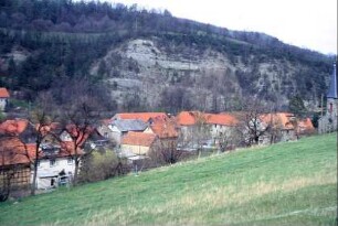 Blick über den Ort und seine Umgebung; Eschdorf liegt im Rinnetal
