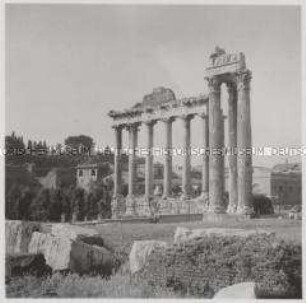 Rom, Forum Romanum, Tempel des Vespasian und des Titus (rechts) und Tempel des Saturn (links)