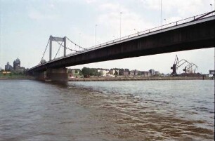 Ruhrort: Pylonbrücke