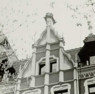 Cottbus, Berliner Straße 54. Wohnhaus (um 1910). Giebel (Waisenstraße)