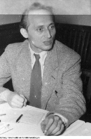Dresden. Wolfgang Uhlmann (3. links vom Redner), Großmeister im Schach während des internationalen Schachturniers in Dresden, 1956 & Sport, 1956-1957