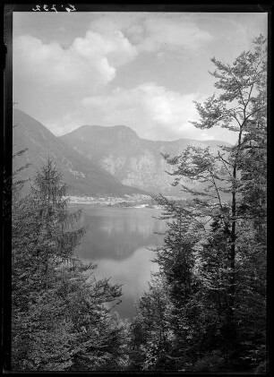 Österreich, Salzkammergut. Hallstädter See. Blick auf Obertraun