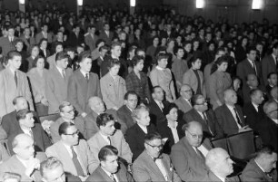 Freiburg: Kurbeltheater; Freisprechungsfeier 1956; Lehrlinge im Saal
