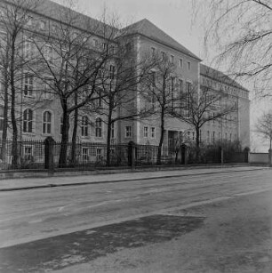 Sorbisches Lehrerinstitut Bautzen : Bautzen. Sorbisches Insitut für Lehrerbildung (heute Sorbisches Gymnasium), Friedrich-List-Straße 8. Außenansicht