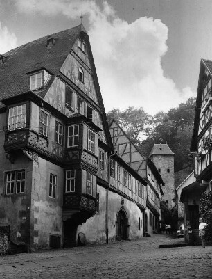 Miltenberg, Hauptstraße 171. Ehem. Mainzer Amtskellerei (Heimatmuseum, 1541/1611). Ansicht mit Schnatterlochturm