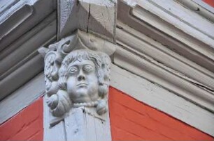 Quedlinburg - Engelkopf : Holzengel an einem Fachwerkhaus in der Schmalen Straße, aufgenommen in Quedlinburg am 26. April 2014. Foto Uwe Gerig