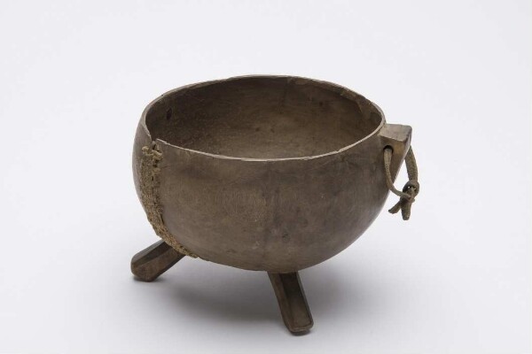 B02950 Vessel; pot