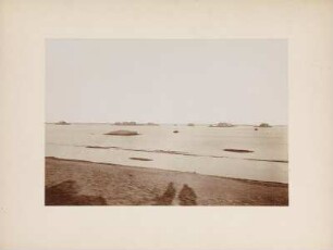 Der Tigris : Flusslandschaft des Tigris zur Zeit der Überschwemmung mit Häusern auf Inseln in Flussbett.