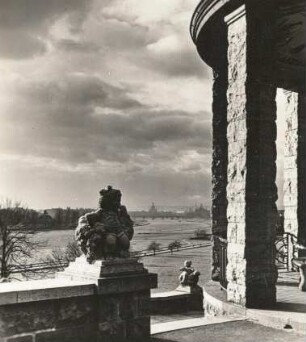 Dresden. Blick vom Pavillon am Waldschlösschen auf die Elbe und die innere Stadt