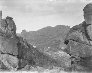 Siedlung : Häuser an den Hängen des Lao Shan Gebirges