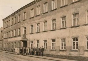 Öffentliche Handelsschule und Fachschule für Textilindustrie, Gruppenbildnis