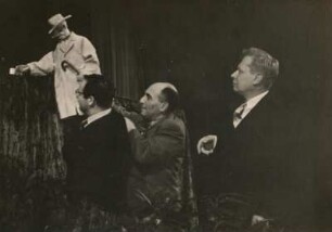 Sowjetisches Puppenspiel. Professor Obraszow mit seinen Helfern (Stalinpreisträger). Dresden. Dezember 1950