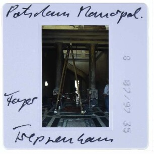 Potsdam, Neuer Garten,Potsdam, Marmorpalais : Innenansicht Treppenhaus / Vestibül / Foyer Detailansicht Säulen Kolonnade