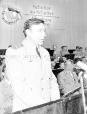 Festveranstaltung zur Auszeichnung von Offizieren der NVA und der sowjet. Armee mit Ehrenzeichen der DSF in Berlin (Ost)