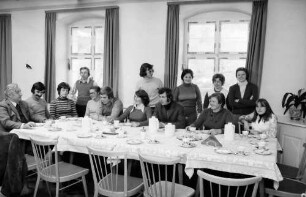 St. Ulrich: Landvolkshochschule St. Ulrich; Gruppen, Teilnehmer bei Kaffeetafel