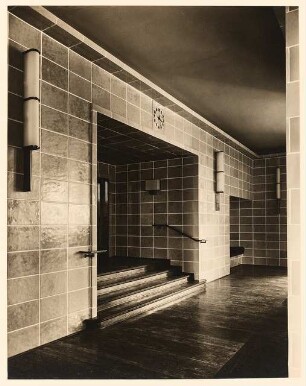 Reichsversicherungsanstalt für Angestellte, Berlin-Wilmersdorf Erweiterung: Innenansicht Eingangshalle