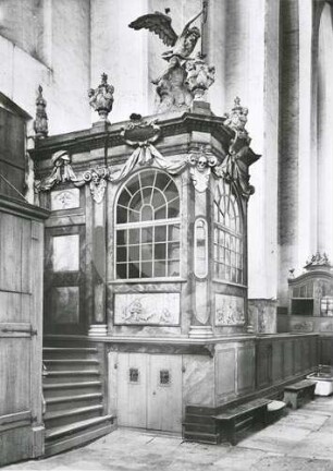 "Franzius-Gestühl" an der Nordwand der Trinitatiskirche Danzig