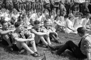 Bukarest: 1. Staatsjugendtag, Hitlerjugend, sitzend