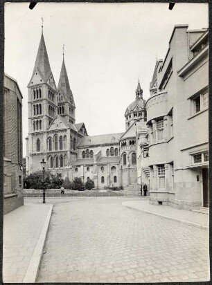 Niederlande, Roermond. Munsterkirche (Münsterkirche). Straßenansicht