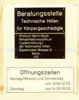 Schild: Beratungsstelle für Körpergeschädigte