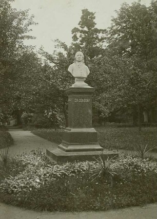 Zinzendorf, Nikolaus Ludwig Graf von : Denkmal für den Begründer der Herrnhuter Brüdergemeine