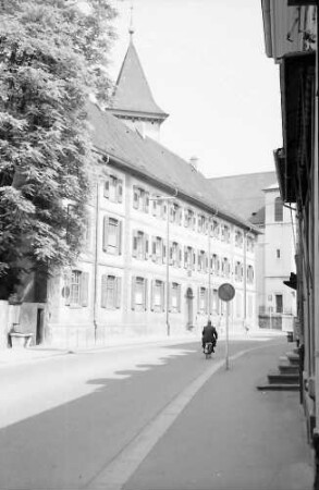 Lörrach: Hebelgymnasium und Turm der Stadtkirche