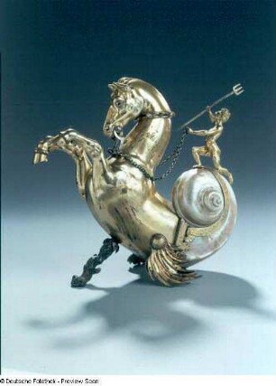 See-Einhorn als Trinkgefäß