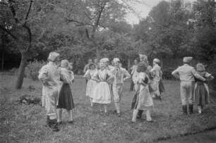 Sorbisches Jugendensemble der Sorbischen Oberschule Bautzen.Tanzgruppe : Prěnja serbska kulturna brigada Serbskeje wyšeje šule w Budyšinje. Rejwanska skupina.