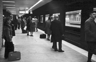 Frankfurt: Flughafen; S-Bahnsteig Flughafen