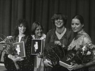 IFF 1977. Preisverleihung. Kathrine Hunter, Maria Schell, Regina Ziegler und Helma Sanders-Brahms