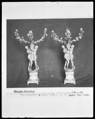 Leuchter mit weiblichen Figuren