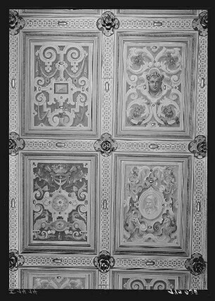 Raumaufnahme Gewehrgalerie. Deckengestaltung