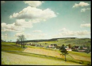 Langenhennersdorf Oberdorf : Langenhennersdorf, Ortsteilansicht (Oberdorf) von Nordwesten gegen Panoramahöhe bei Hermsdorf