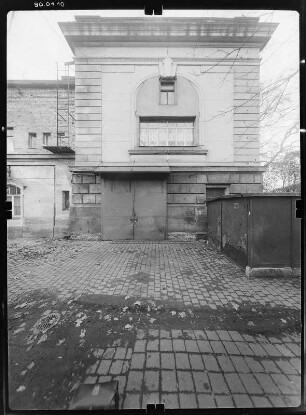 Dresden-Neustadt, Otto-Wagner-Straße (Georgenstraße) 6. Villa Eschebach (1900-1903; H. Thüme). Hofansicht