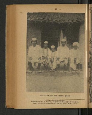 Hindu-Bauern vor ihrem Hause.
