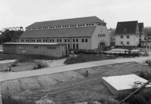 Dresden-Kaditz, Scharfenberger Straße 152. Stadtentwässerung Dresden GmbH, Kläranlage Kaditz (1909-1911; Hermann Klette, Hans Erlwein). Hauptpumpwerk, rechts Wohn- und Bürogebäude für Angestellte des Klärwerkes