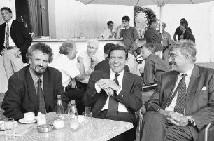 Freiburg im Breisgau: Kanzlerkandidat Gerhard Schröder mit Rolf Böhme und Gernot Erler