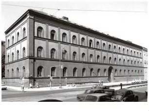 Gärtner, Friedrich von; München, Ludwigstr. 27; General - Bergwerks - und Salinen- Administration (Universitätsbibliothek) - Außenansicht