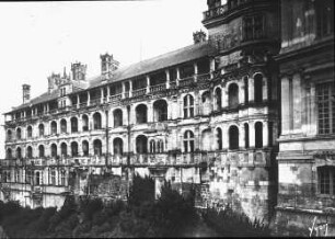 Blois, Schloss, Flügel Francois I., Aussenseite mit offenen Loggien, unter Mitwirkung von Domenico da Cortona ?, Erweiterungsbauten unter Franz I ab 1515, Arbeiten vermtl. 1524 eingestellt