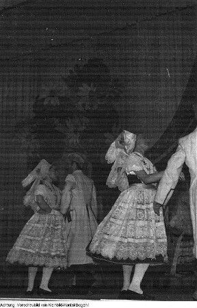 Dresden, Staatliches Volkskunstensemble der DDR. Darbietungen von Tänzern, Chor und Kapelle, April 1956