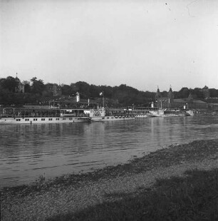 Dresden. Maifeier 1934. Elbdampfer