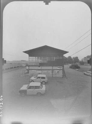 Dresden-Seidnitz, Oskar-Röder-Straße 1. Pferderennbahn. Tribüne. Seitenfront