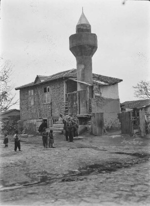 Hausansicht : Blick auf ein Haus mit Turm.