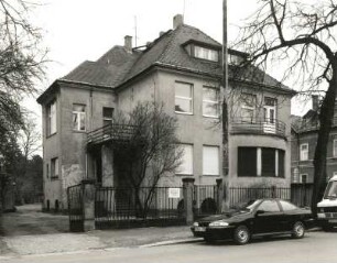 Dresden-Strehlen, Oskarstraße 4. Villa. Um 1932. Straßenansicht mit Hauseingang